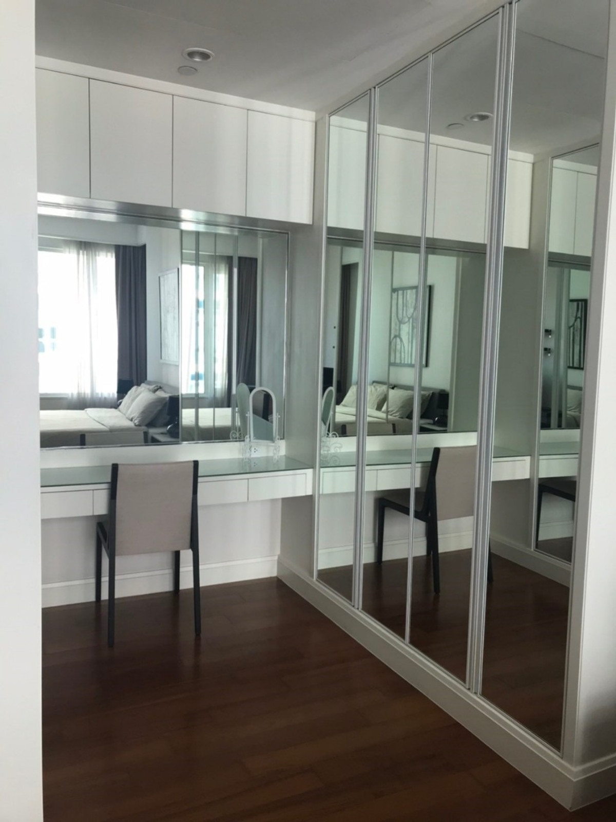 ขายคอนโดวิทยุ ชิดลม หลังสวน : คอนโดหรู 2 ห้องนอน ที่ Q Langsuan , Contact 062-496-6454