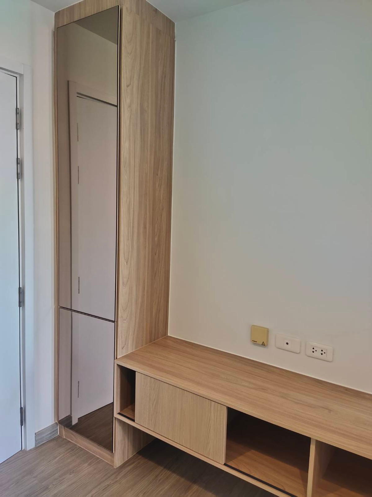 For RentCondoRathburana, Suksawat : Urgent for rent!!! 🔥🔥🔥 🎉Polis Suksawat 64🎉 ✅Building A, 7th floor, size 28.39 sq m. Line @bzprOperty