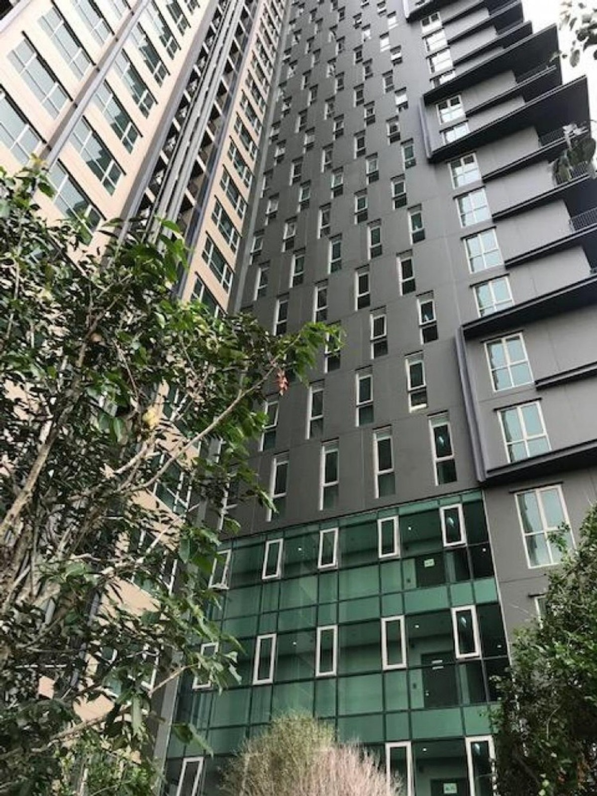 For RentCondoThaphra, Talat Phlu, Wutthakat : Condo for rent, Whizdom Station Ratchada Tha Phra, next to BTS Talat Phlu, opposite The Mall Tha Phra.