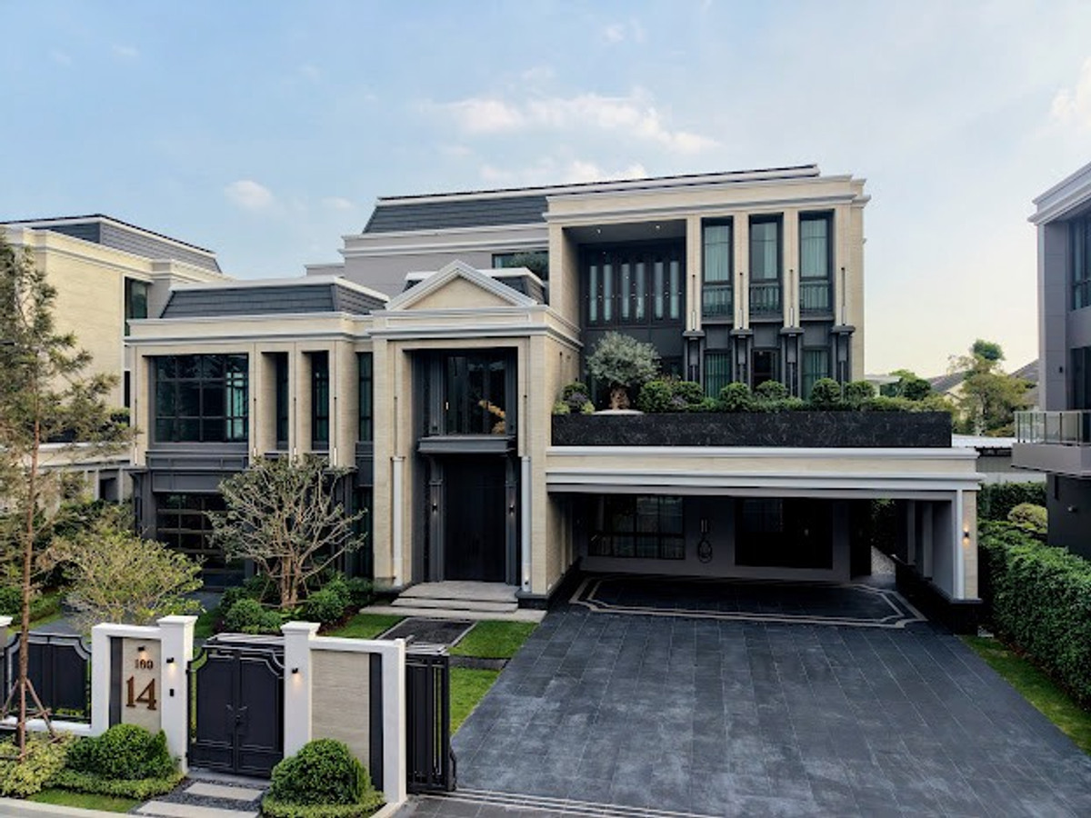 For SaleHousePattanakan, Srinakarin : 🏛️The last plot is fully decorated and ready to move in. Buy directly from the project 📌Connoisseur Pattanakarn | 3-story detached house with elevator, size 952 sq m. 217.3 sq m. | 6 bedrooms, 7 bathrooms, 5 parking spaces, only 220 MB. Contact to make an