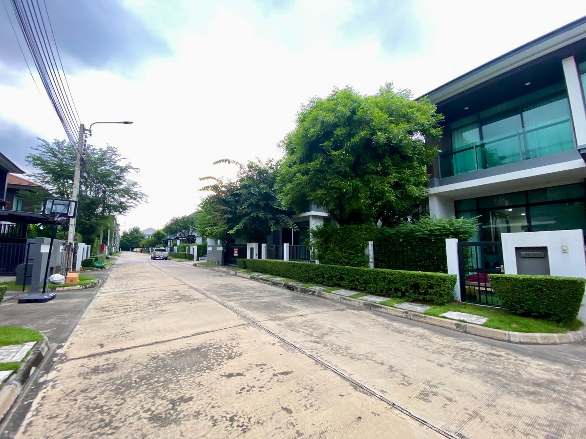 For SaleHousePattanakan, Srinakarin : Urgent Sale – 2-Storey Single House at Setthasiri Krungthep Kreetha | Special Price Below Market | Ready to Move In