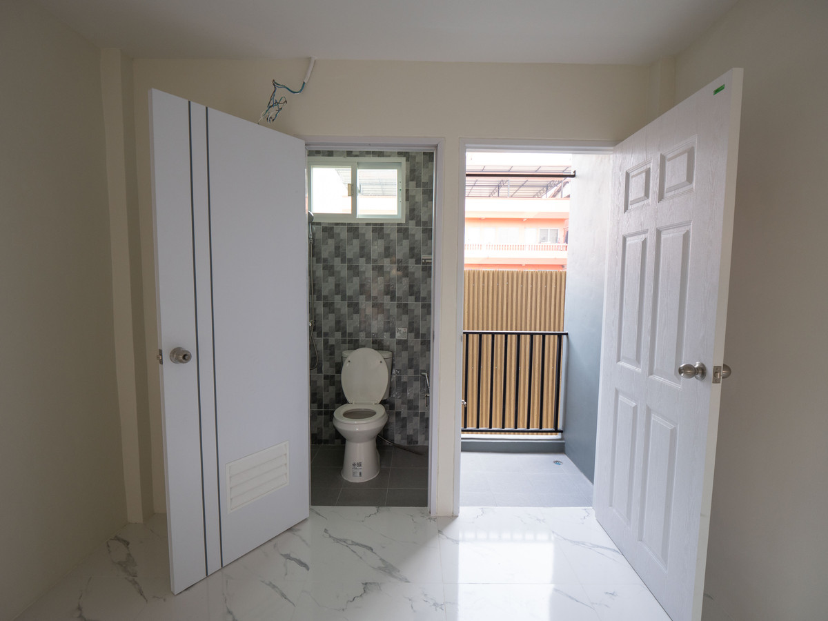 ขายกิจการโรงแรม & กิจการอพาร์ตเมนต์บางนา แบริ่ง ลาซาล : #ขายอพาร์ทเม้นท์ #ขายหอพัก #ใกล้เมกะบางนา ผลตอบแทน Yield% 7.5% ให้ไวเลยครับ พึ่งสร้างเสร็จใหม่ๆ มี 10 ห้อง ผู้เช่าเต็มทุกห้อง 100% ราคาดีมากๆ 