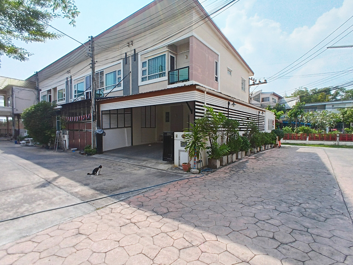 ขายทาวน์โฮมนครปฐม : 🏡 บ้านหลังมุม หน้าติดสวน! ขายทาวน์เฮ้าส์ เดอะกรีนเนอรี่ 7 สาย 4 ต่อเติมเต็มพื้นที่ พร้อมอยู่ทันที!