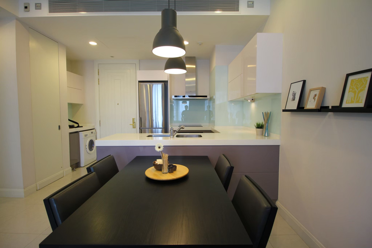 ขายคอนโดวิทยุ ชิดลม หลังสวน : คอนโด2 ห้องนอน ย่านหลังสวน ที่ Q Langsuan , Contact 062-496-6454