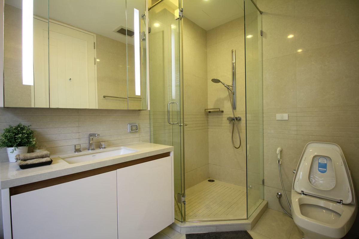 ขายคอนโดวิทยุ ชิดลม หลังสวน : คอนโด2 ห้องนอน ย่านหลังสวน ที่ Q Langsuan , Contact 062-496-6454