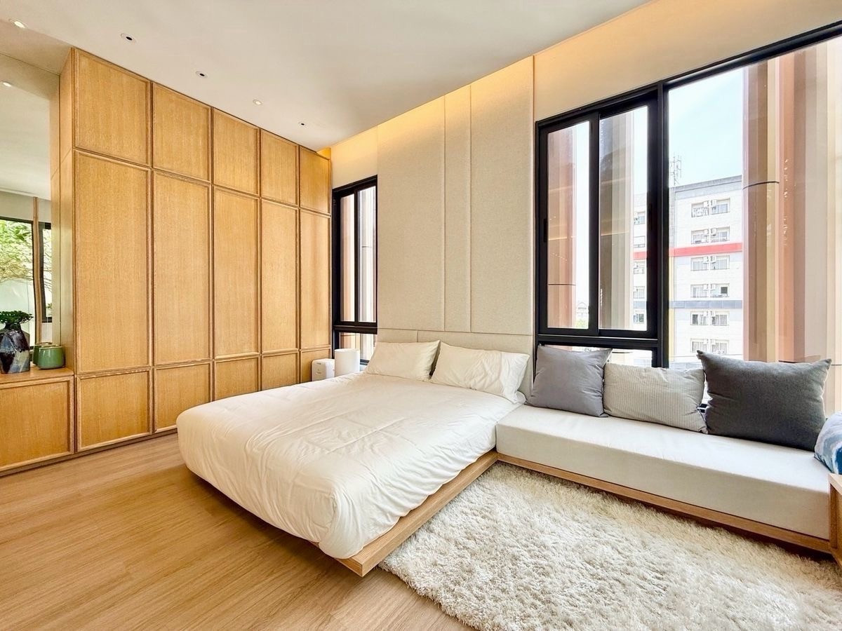 ขายทาวน์โฮมลาดพร้าว เซ็นทรัลลาดพร้าว : 🏛️Baan Puripuri Ladprao 41🌈Home Office 3.5 ชั้น ขนาด 295 ตร.ม. 31 ตร.ว. | 1 ห้องนอน 4 ห้องน้ำ 6 ที่จอด เริ่ม 21.64 MB ติดต่อนัดชม Tel.0922635410 (เอิร์ธ)