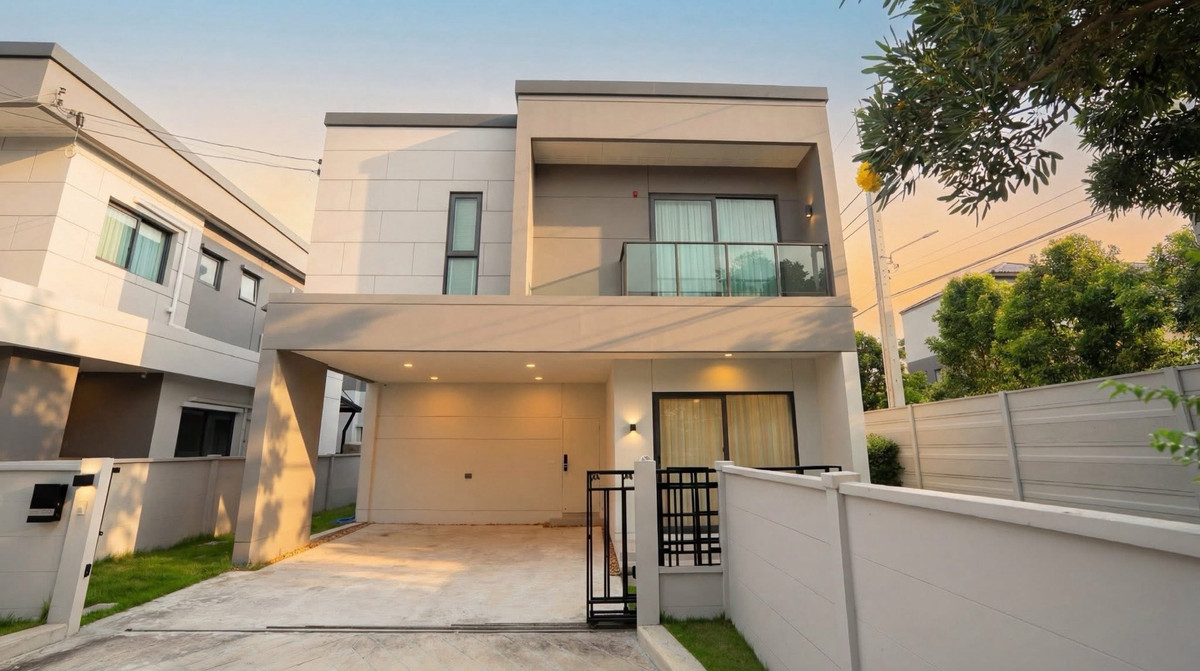 บ้านบางนา แบริ่ง ลาซาล : ขาย/ให้เช่า Centro บางนา แปลงริม มีสวน 3 ห้องนอน ใกล้เมกาบางนา