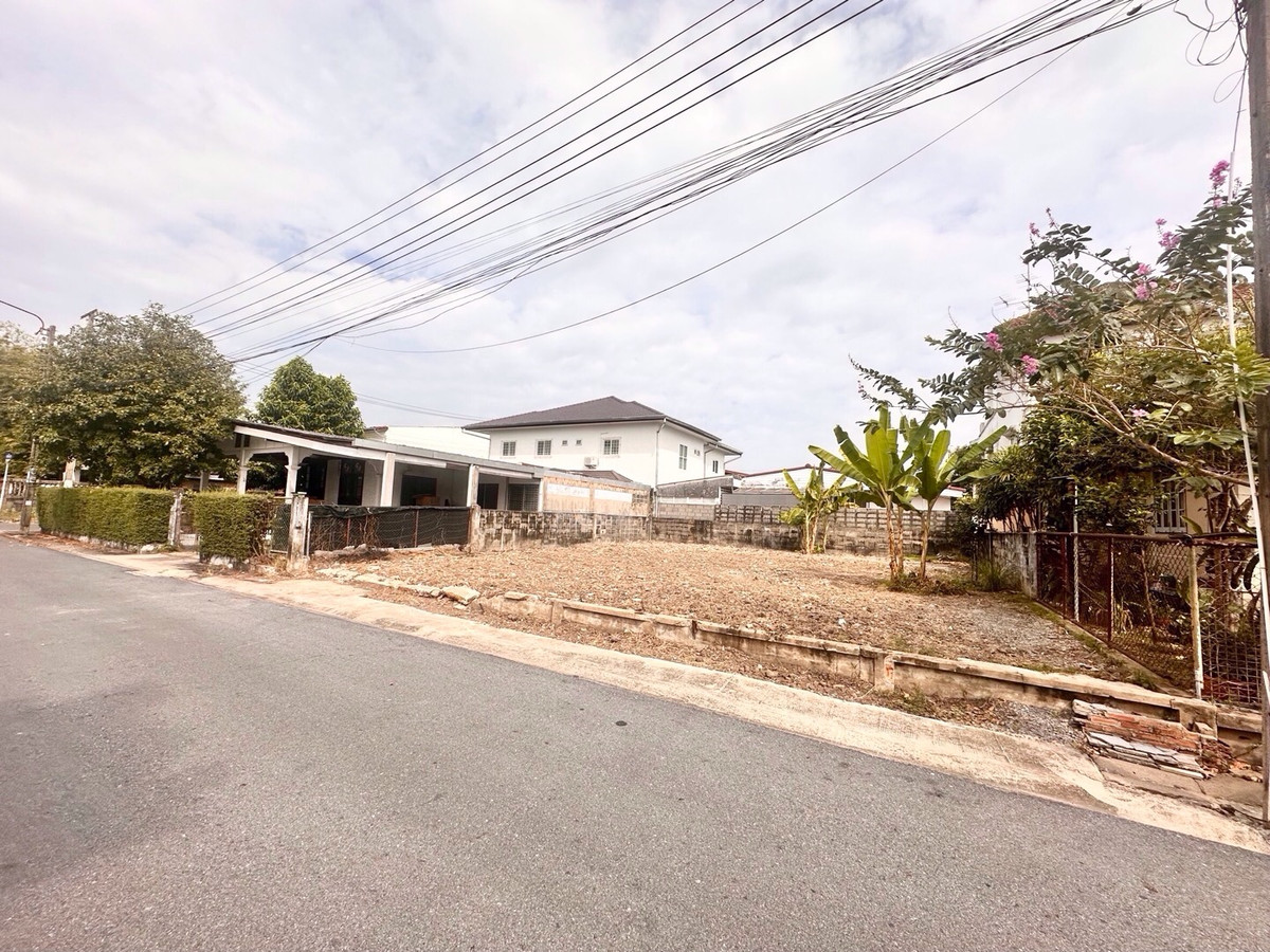 ขายที่ดินเกษตร นวมินทร์ ลาดปลาเค้า : ขายที่ดินเกษตร-นวมินทร์ สวยเงียบสงบ น้ำไม่ท่วมในปี 2554, เข้าออกได้สองทาง ซอยประเสริฐมนูกิจ 46 เเละ ซอยนวมินทร์ 68 ที่ดินในโครงการปลอดภัย ไม่พลุกพล่าน, ใกล้ทางด่วนเอกมัย-รามอินทรา, ใกล้รพ.พญาไท นวมินทร์ 4.8 กม., Foodland นวมินทร์ เปิด 24 ชม. ใกล้ 2.3 กม.