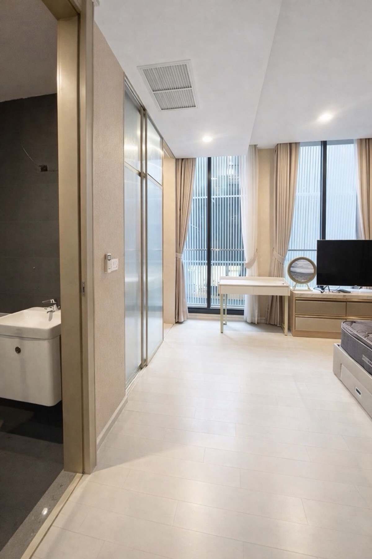 For RentCondoWitthayu, Chidlom, Langsuan, Ploenchit : 🔹Noble Ploenchit🔹 2 Bedrooms • 2 bathrooms • 80 sq.m. • 1-5 floors