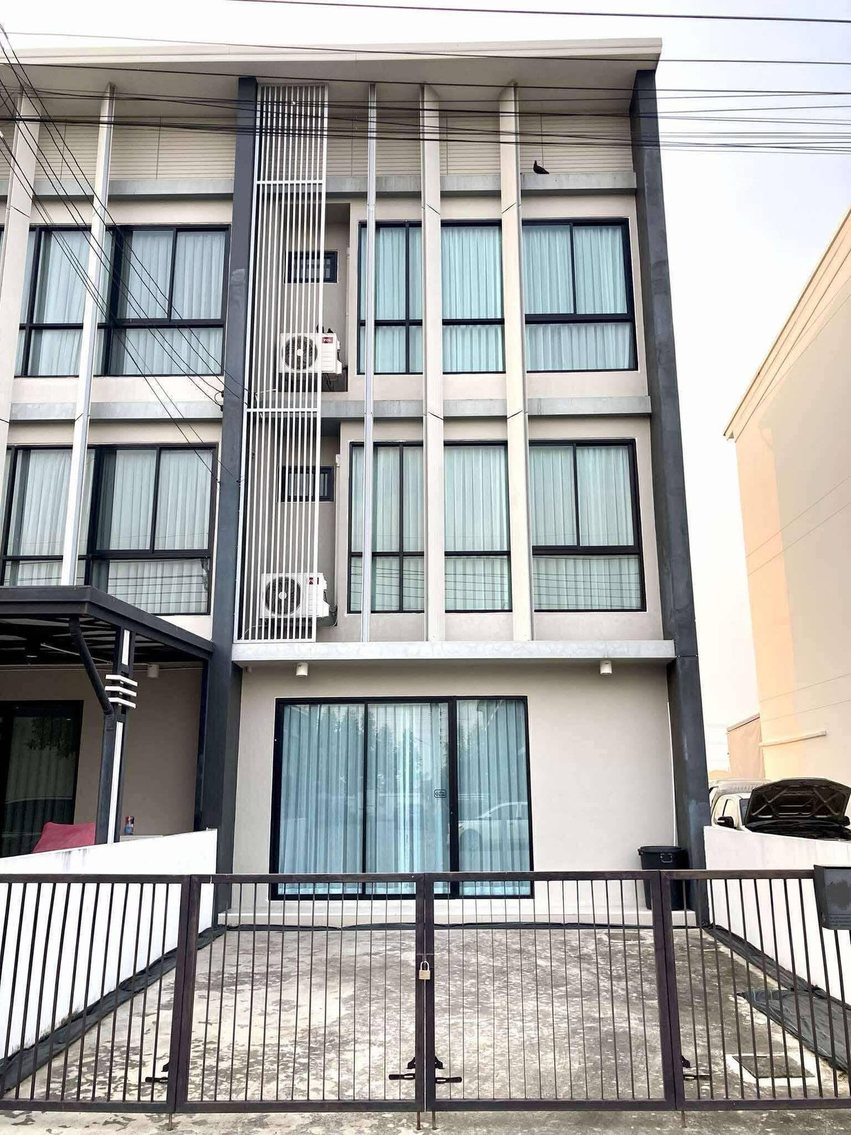 ให้เช่าทาวน์โฮมนนทบุรี บางใหญ่ บางบัวทอง : ให้เช่าทาวโฮม หมู่บ้านธงสิริ 3 บ้านกล้วย-ไทรน้อย นนทบุรี ตรงข้ามวัดไทรน้อย ใกล้โลตัสบางกรวย