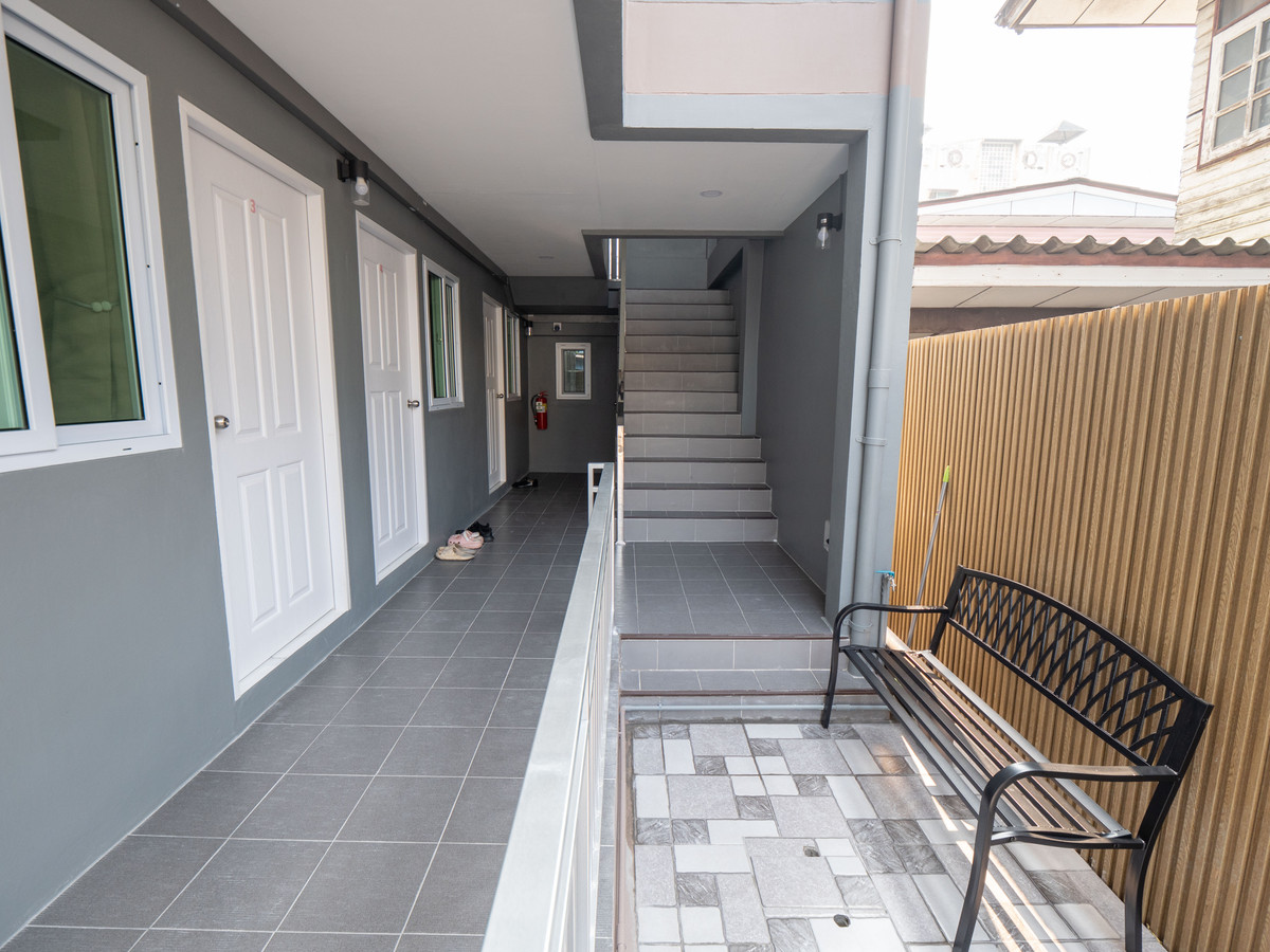 ขายกิจการโรงแรม & กิจการอพาร์ตเมนต์บางนา แบริ่ง ลาซาล : #ขายอพาร์ทเม้นท์ #ขายหอพัก #ใกล้เมกะบางนา ผลตอบแทน Yield% 7.5% ให้ไวเลยครับ พึ่งสร้างเสร็จใหม่ๆ มี 10 ห้อง ผู้เช่าเต็มทุกห้อง 100% ราคาดีมากๆ