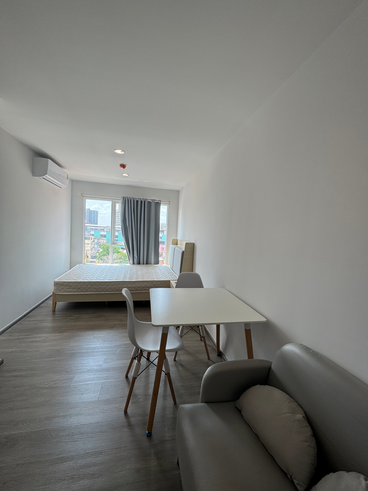 ให้เช่าคอนโดท่าพระ ตลาดพลู วุฒากาศ : Rye Talat Phlu 🚆 BTS ตลาดพลู ✅ ว่างให้เช่าจริง! ค่าเช่า 8000 บาท/เดือน 🏢 Studio 30.03 ตร.ม. 🔑 เฟอร์ครบ + เครื่องใช้ไฟฟ้า 🚫 ไม่รับ Co-agent