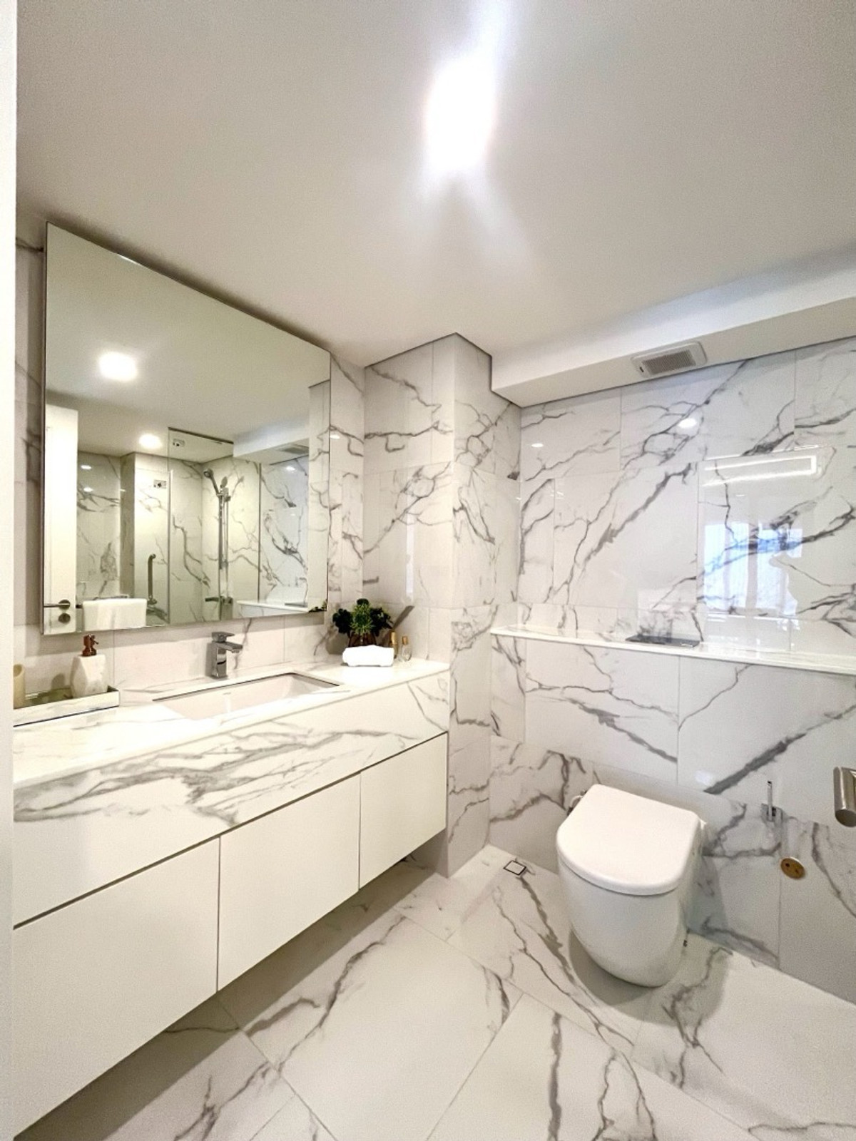 For RentCondoRama9, Petchburi, RCA : Landmark @ MRTA RAMA9