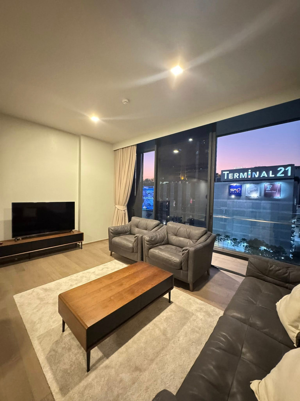 ให้เช่าคอนโดสุขุมวิท อโศก ทองหล่อ : Celes Asoke