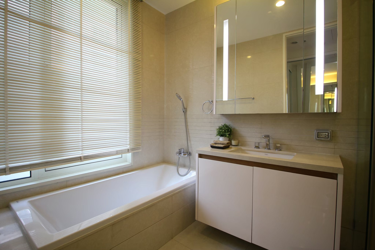 ขายคอนโดวิทยุ ชิดลม หลังสวน : คอนโด2 ห้องนอน ย่านหลังสวน ที่ Q Langsuan , Contact 062-496-6454