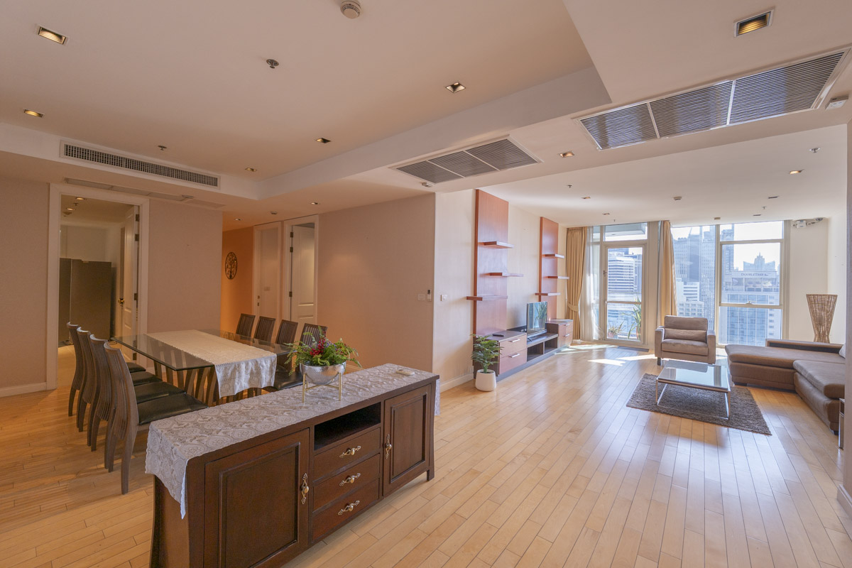 For RentCondoWitthayu, Chidlom, Langsuan, Ploenchit : 🔥Rent Now!🔥 Athenee Residence, near BTS Phloen Chit Station, fully furnished, ready to move in.