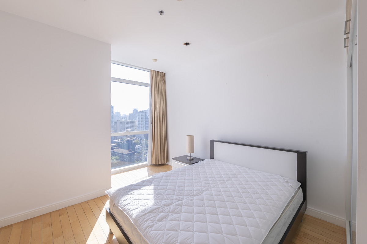 For RentCondoWitthayu, Chidlom, Langsuan, Ploenchit : 🔥Rent Now!🔥 Athenee Residence, near BTS Phloen Chit Station, fully furnished, ready to move in.