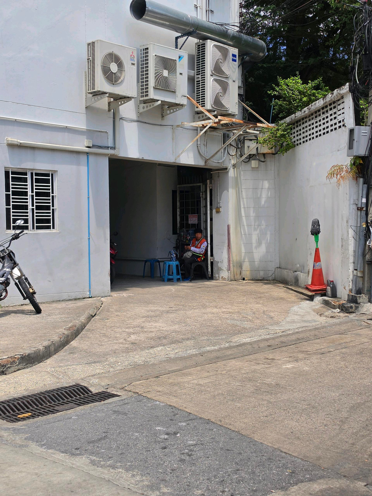 ให้เช่าอาคารพาณิชย์สยาม จุฬา สามย่าน : 🚩For Rent : Stand Alone Building Located on Rama 4 Road, Only 180 m. from MRT Hua Lamphong