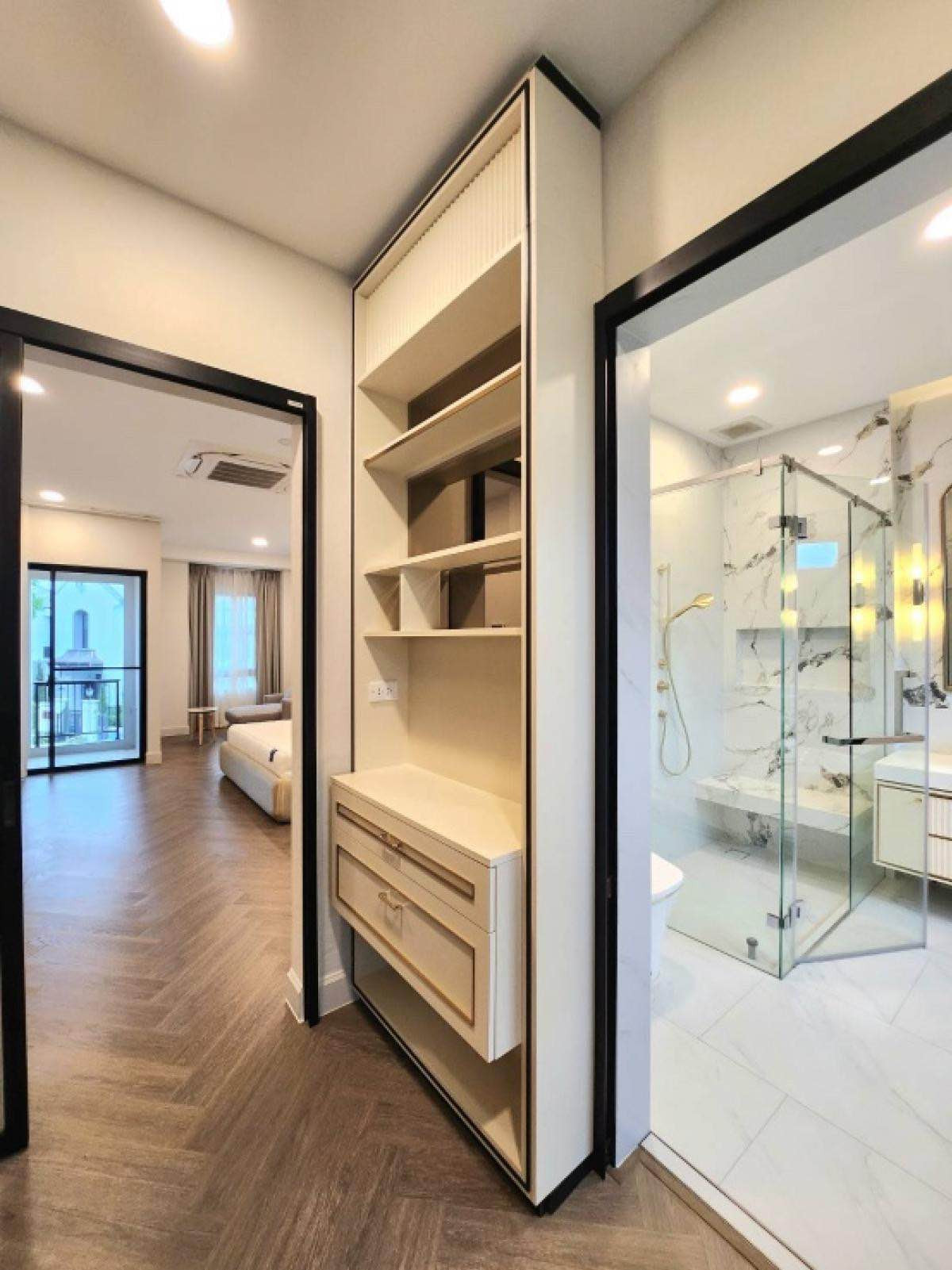 For RentHousePattanakan, Srinakarin : Nantawan Rama 9 - New Krungthepkreetha / 4 Bedrooms (FOR RENT) BZD111