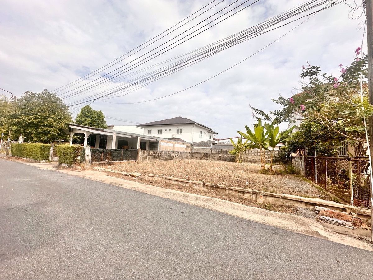 ขายที่ดินเกษตร นวมินทร์ ลาดปลาเค้า : ขายที่ดินเกษตร-นวมินทร์ สวยเงียบสงบ น้ำไม่ท่วมในปี 2554, เข้าออกได้สองทาง ซอยประเสริฐมนูกิจ 46 เเละ ซอยนวมินทร์ 68 ที่ดินในโครงการปลอดภัย ไม่พลุกพล่าน, ใกล้ทางด่วนเอกมัย-รามอินทรา, ใกล้รพ.พญาไท นวมินทร์ 4.8 กม., Foodland นวมินทร์ เปิด 24 ชม. ใกล้ 2.3 กม.