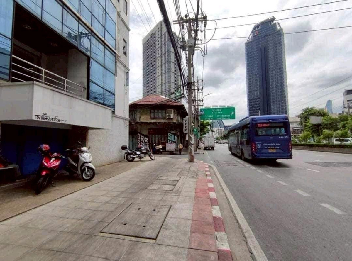ให้เช่าอาคารพาณิชย์สยาม จุฬา สามย่าน : 🚩For Rent : Stand Alone Building Located on Rama 4 Road, Only 180 m. from MRT Hua Lamphong
