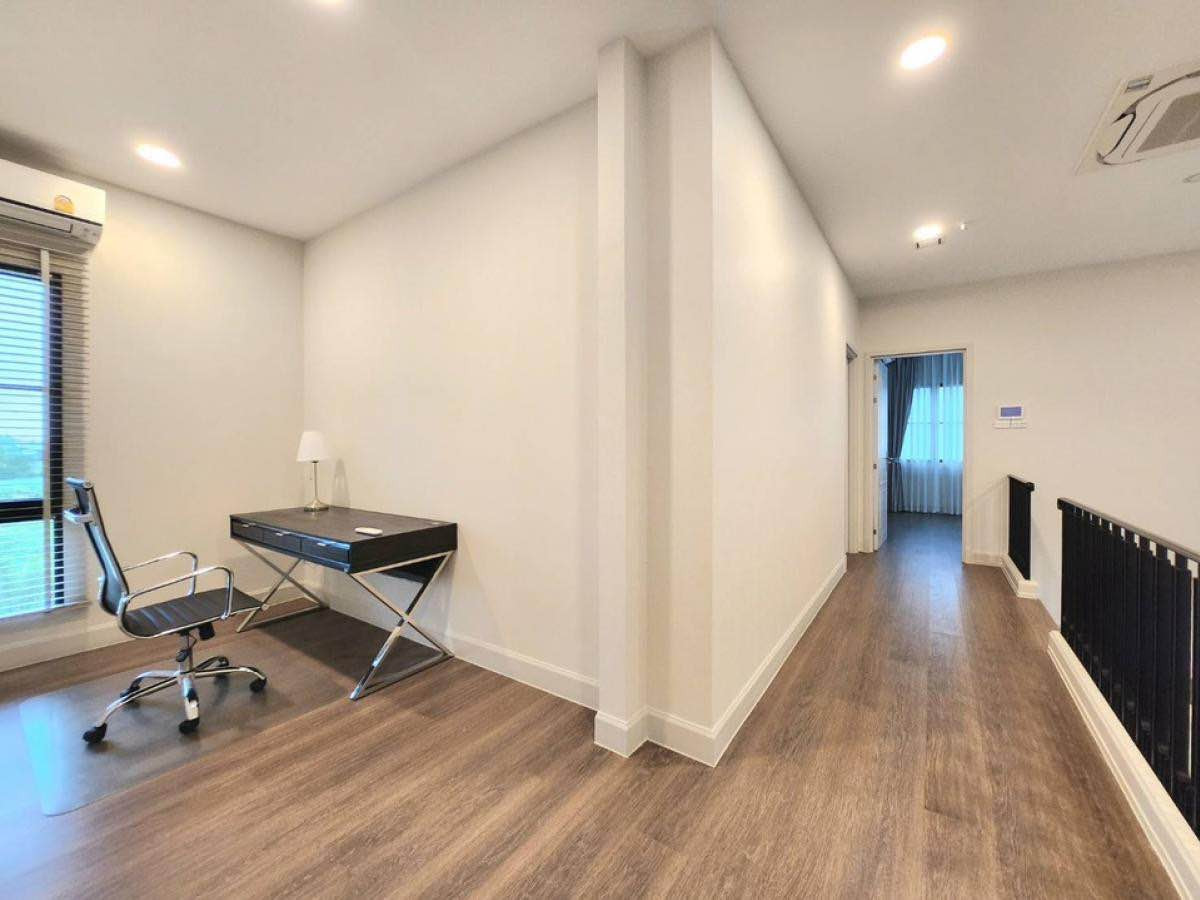 For RentHousePattanakan, Srinakarin : Nantawan Rama 9 - New Krungthepkreetha / 4 Bedrooms (FOR RENT) BZD111