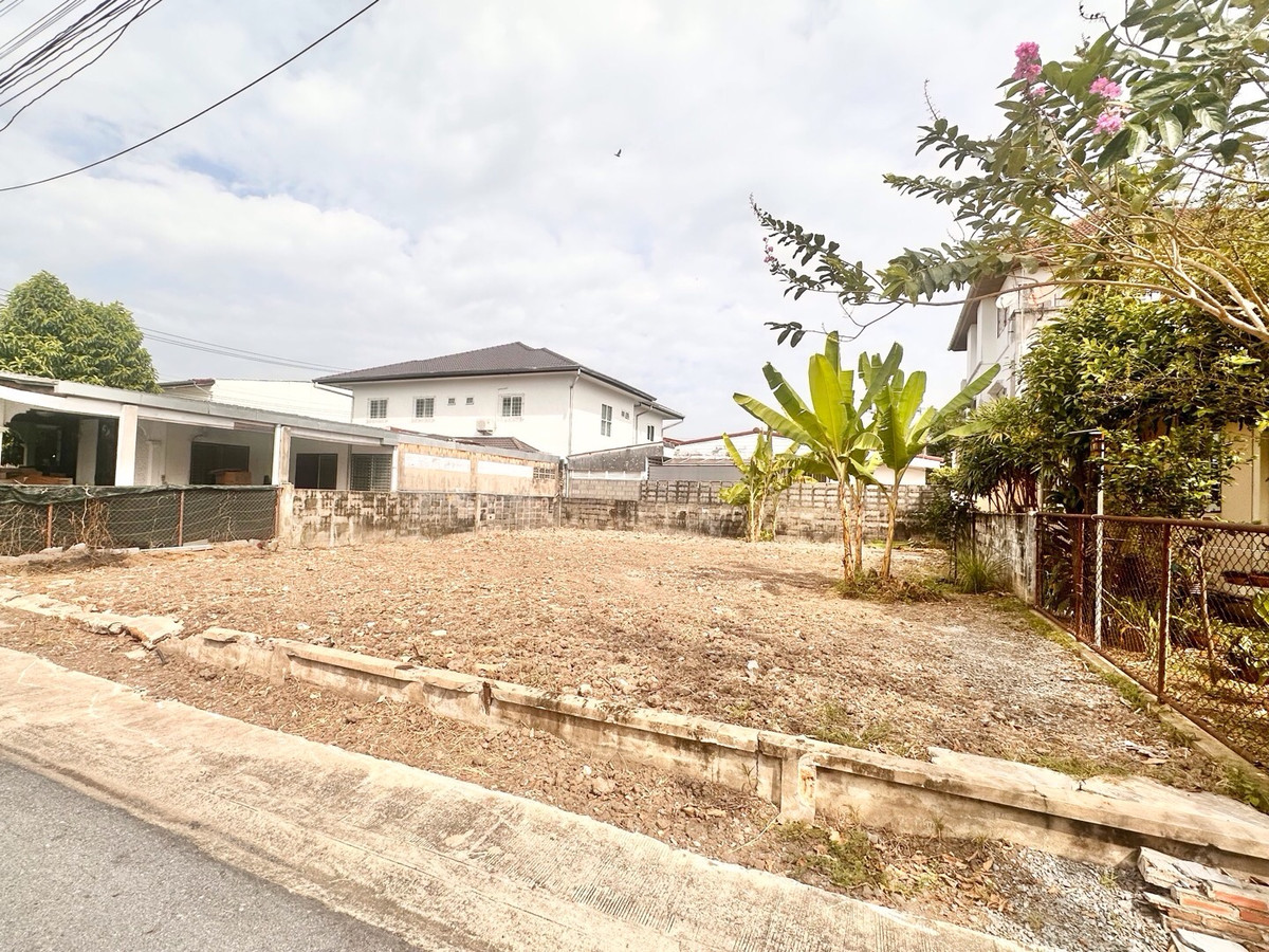 ขายที่ดินเกษตร นวมินทร์ ลาดปลาเค้า : ขายที่ดินเกษตร-นวมินทร์ สวยเงียบสงบ น้ำไม่ท่วมในปี 2554, เข้าออกได้สองทาง ซอยประเสริฐมนูกิจ 46 เเละ ซอยนวมินทร์ 68 ที่ดินในโครงการปลอดภัย ไม่พลุกพล่าน, ใกล้ทางด่วนเอกมัย-รามอินทรา, ใกล้รพ.พญาไท นวมินทร์ 4.8 กม., Foodland นวมินทร์ เปิด 24 ชม. ใกล้ 2.3 กม.