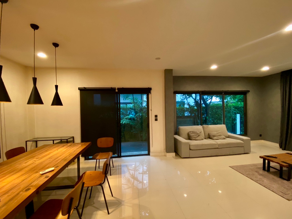 For SaleHousePattanakan, Srinakarin : Urgent Sale – 2-Storey Single House at Setthasiri Krungthep Kreetha | Special Price Below Market | Ready to Move In