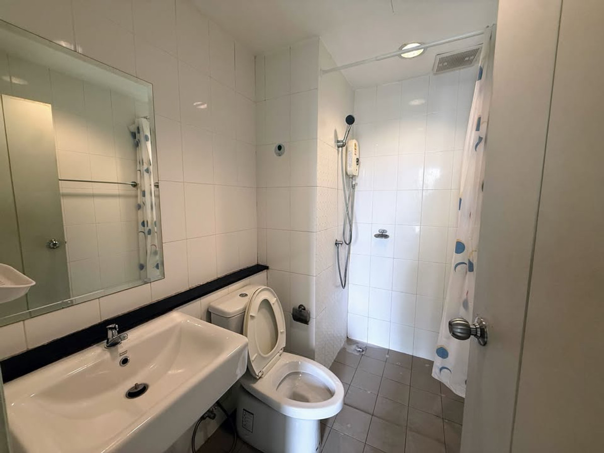 For RentCondoBangna, Bearing, Lasalle : For Rent 📍 Unio Sukhumvit 72 📍 Fully furnished with appliances. Near BTS Bearing, easy access, and shuttle van service to the station.