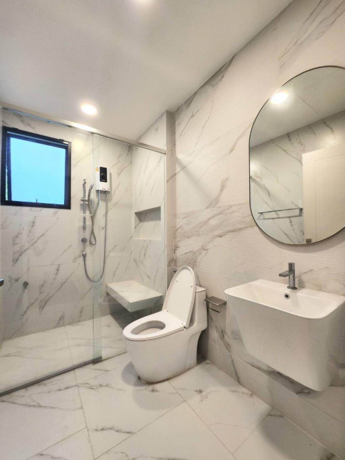 For RentHousePattanakan, Srinakarin : Nantawan Rama 9 - New Krungthepkreetha / 4 Bedrooms (FOR RENT) BZD111