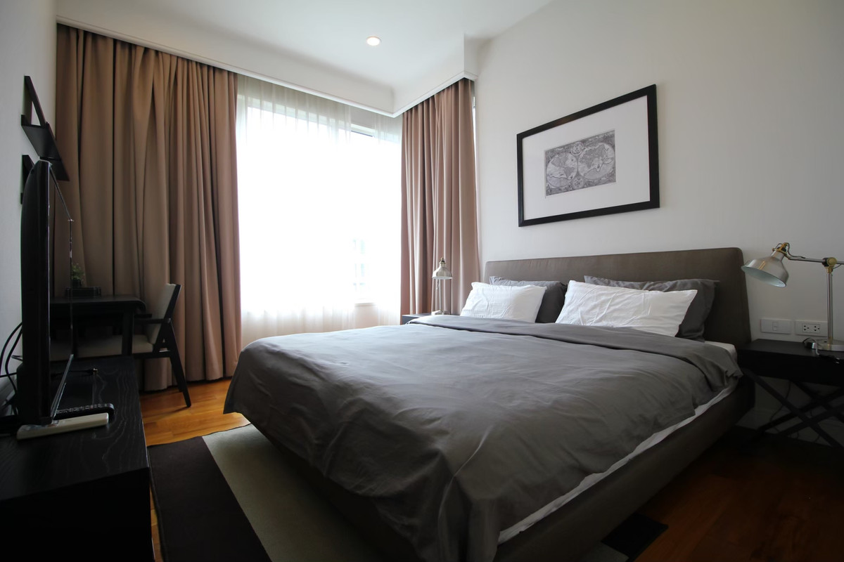 ขายคอนโดวิทยุ ชิดลม หลังสวน : คอนโด2 ห้องนอน ย่านหลังสวน ที่ Q Langsuan , Contact 062-496-6454