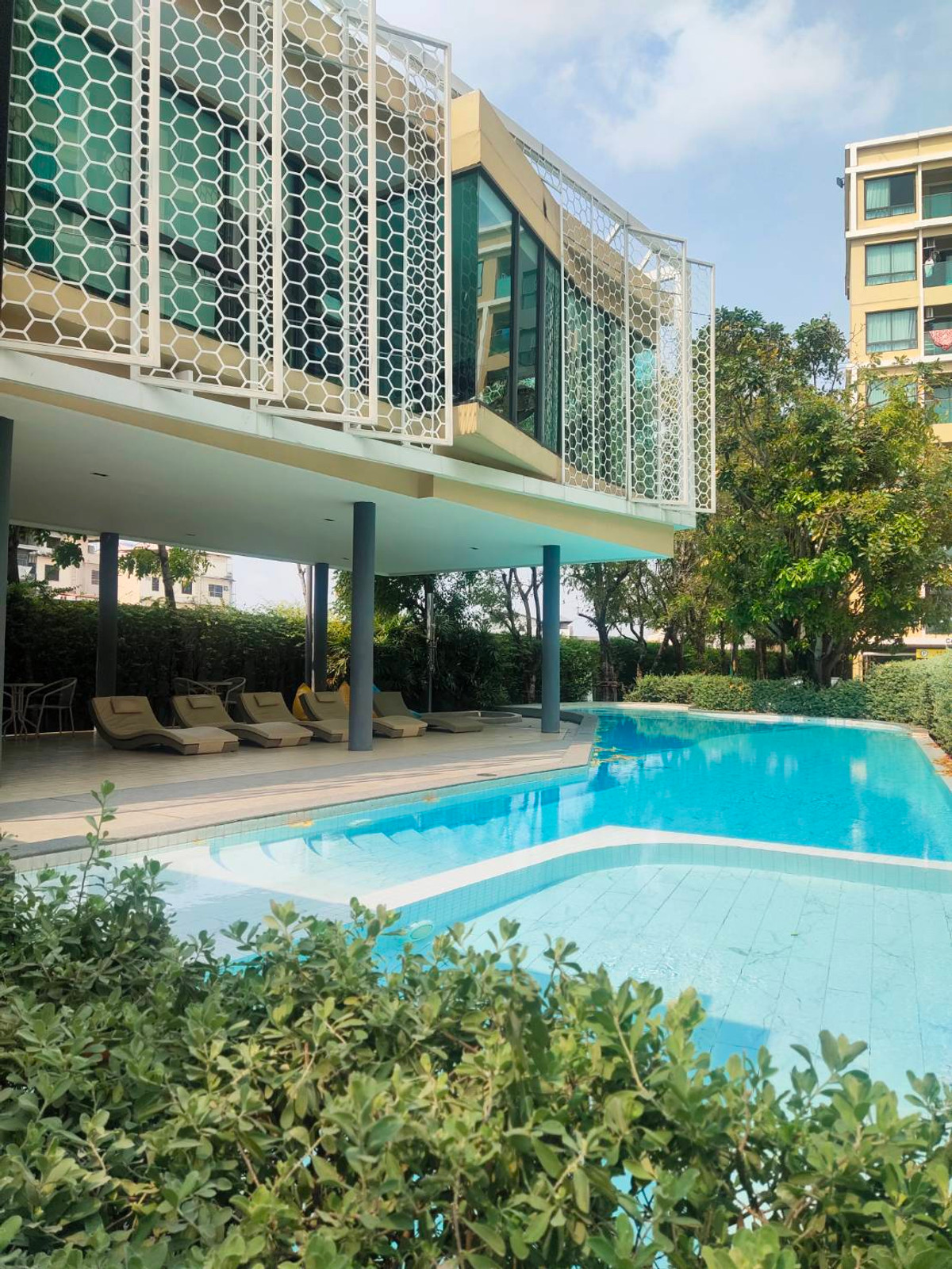 For RentCondoRathburana, Suksawat : Urgent for rent!!! 🔥🔥🔥 🎉Polis Suksawat 64🎉 ✅Building A, 7th floor, size 28.39 sq m. Line @bzprOperty