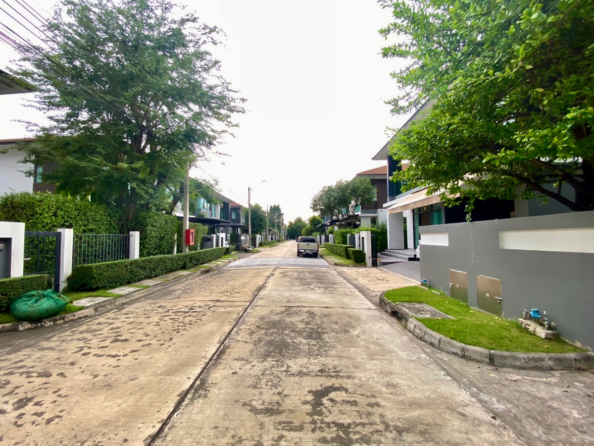 For SaleHousePattanakan, Srinakarin : Urgent Sale – 2-Storey Single House at Setthasiri Krungthep Kreetha | Special Price Below Market | Ready to Move In