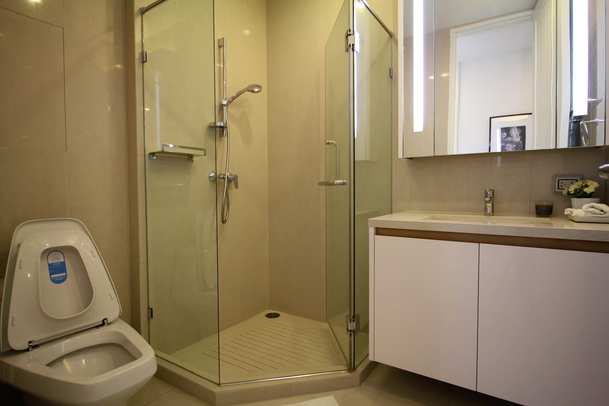 ขายคอนโดวิทยุ ชิดลม หลังสวน : คอนโด2 ห้องนอน ย่านหลังสวน ที่ Q Langsuan , Contact 062-496-6454