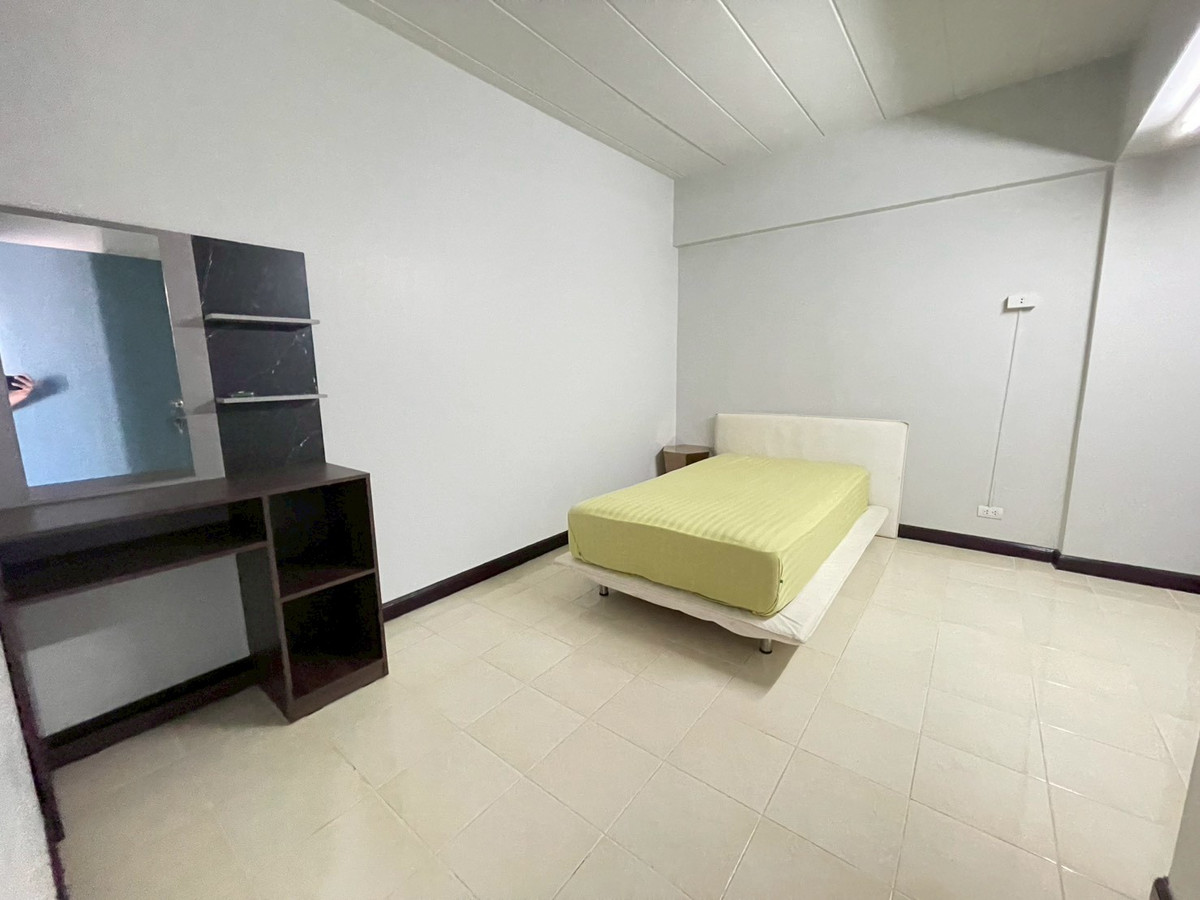 ขายคอนโดนวมินทร์ รามอินทรา : อมรพันธ์ คอนโด ตึก R4 2 นอน 2 น้ำ 70 ตารางเมตร ตกแต่งใหม่ พร้อมเฟอร์ครบ