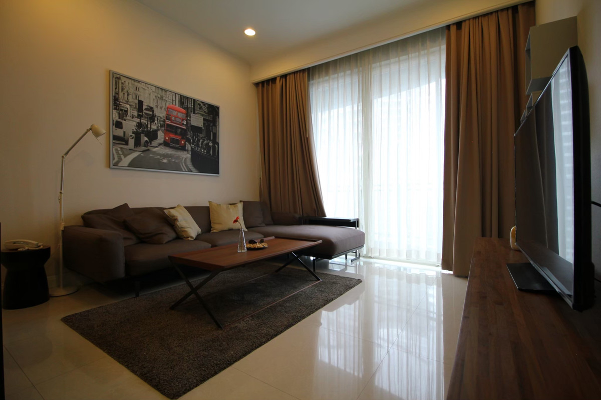 ขายคอนโดวิทยุ ชิดลม หลังสวน : คอนโอ2 ห้องนอน ย่านหลังส่วน ที่ Q Langsuan , Contact 062-496-6454