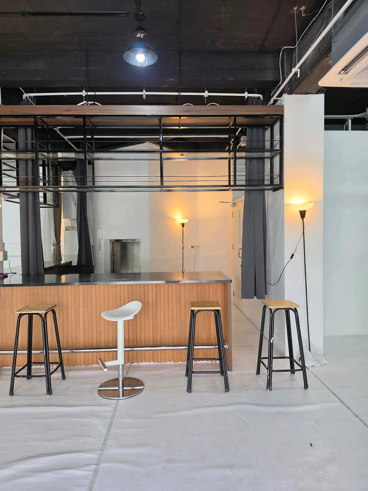 ให้เช่าอาคารพาณิชย์สยาม จุฬา สามย่าน : 🚩For Rent : Stand Alone Building Located on Rama 4 Road, Only 180 m. from MRT Hua Lamphong