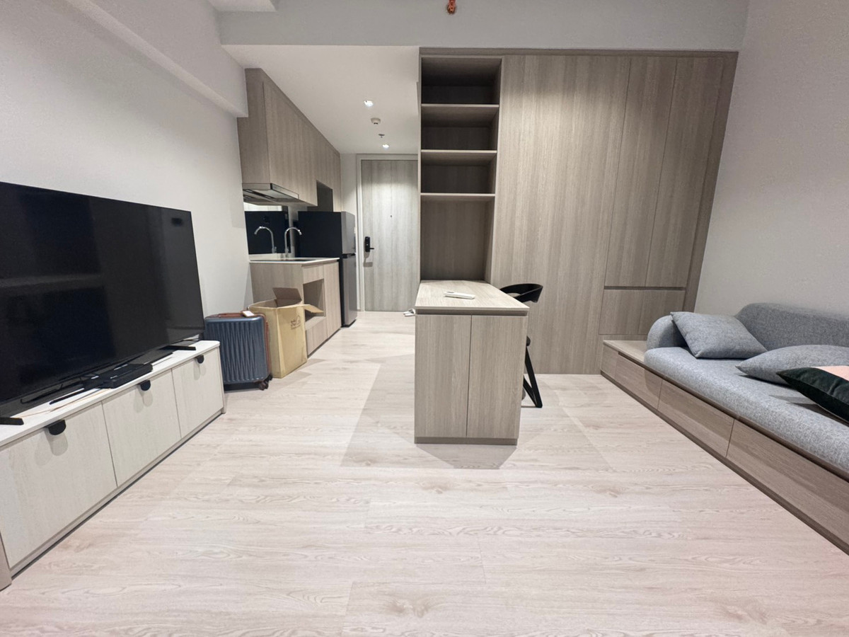 For RentCondoWongwianyai, Charoennakor : Reference Sathorn Wongwian Yai, new room next to BTS Wongwian Yai, available and ready for rent!
