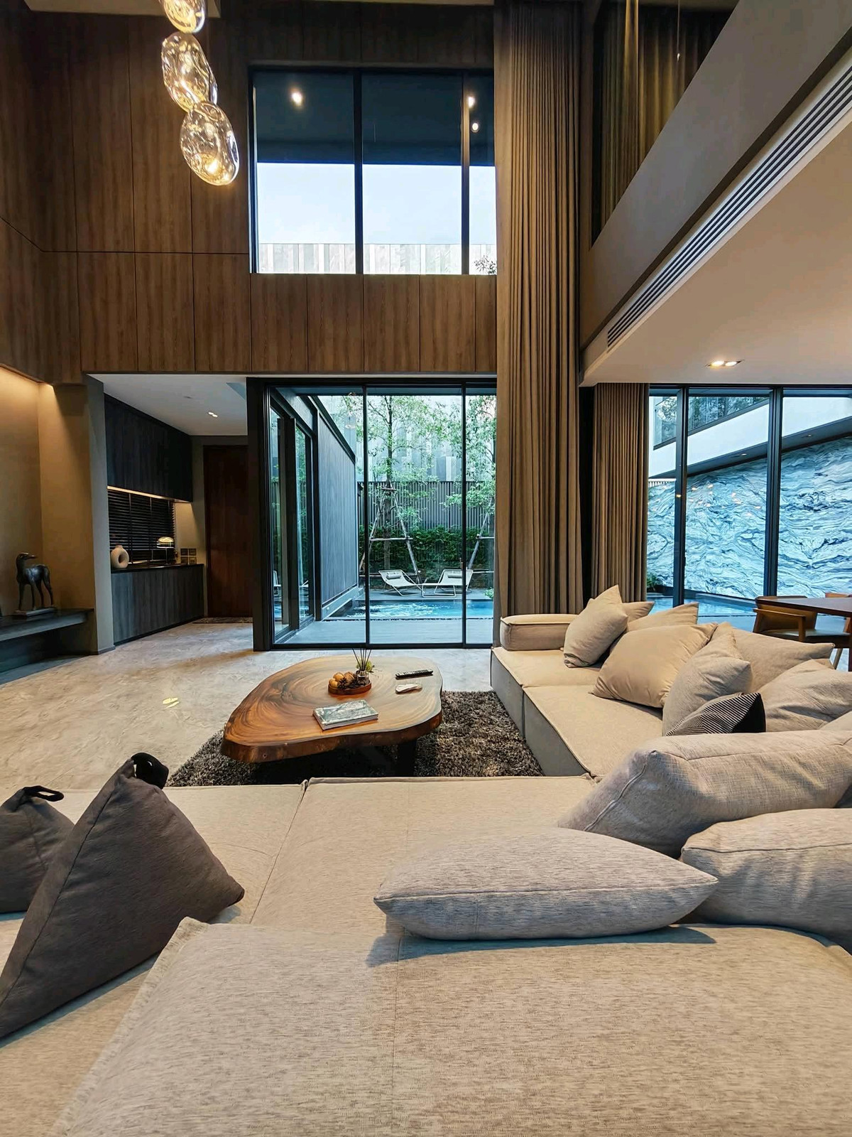 ขายบ้านเลียบทางด่วนรามอินทรา : 🔥บ้านนาคนิวาส 37 ใหม่พร้อมอยู่ 69 ล้าน🔥