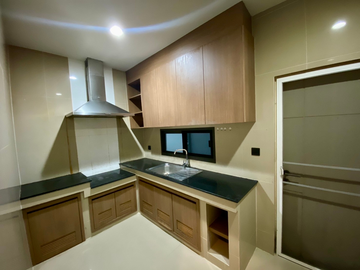 For SaleHousePattanakan, Srinakarin : Urgent Sale – 2-Storey Single House at Setthasiri Krungthep Kreetha | Special Price Below Market | Ready to Move In