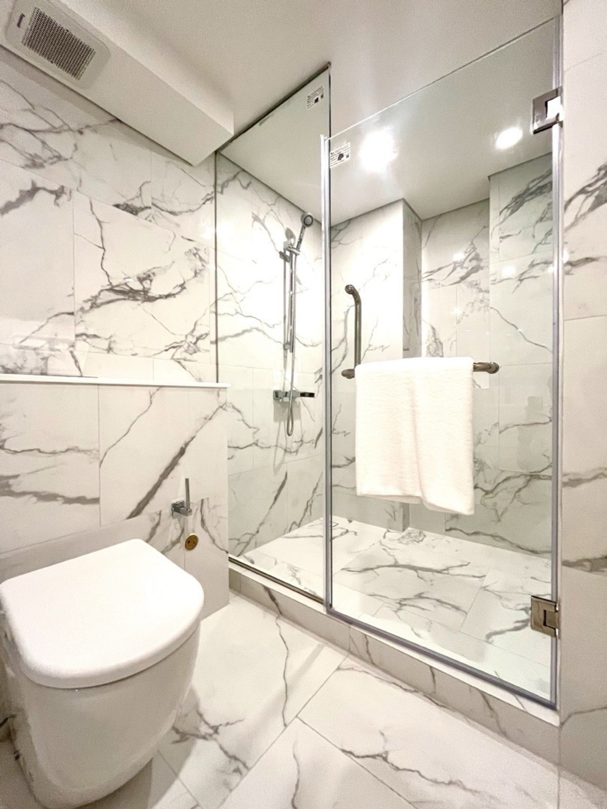 For RentCondoRama9, Petchburi, RCA : Landmark @ MRTA RAMA9