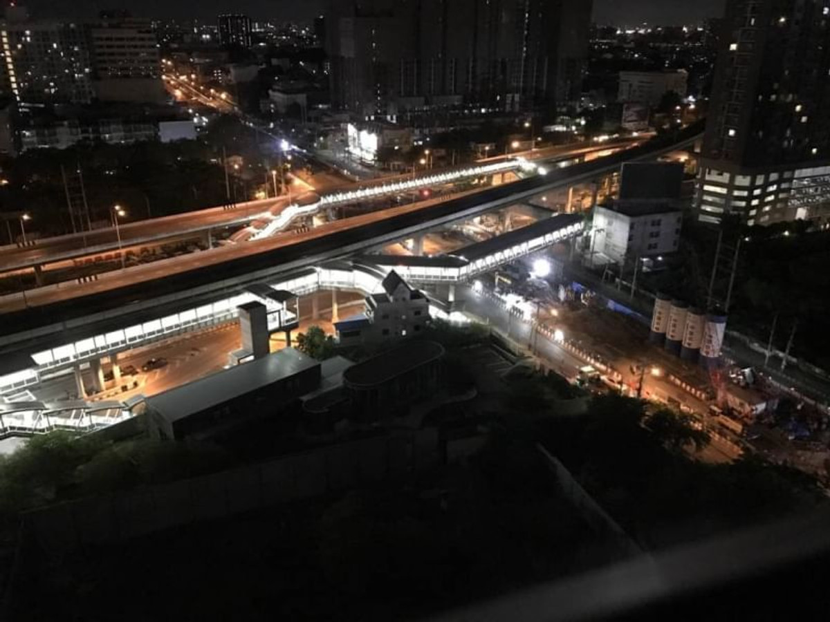 For RentCondoThaphra, Talat Phlu, Wutthakat : Condo for rent, Whizdom Station Ratchada Tha Phra, next to BTS Talat Phlu, opposite The Mall Tha Phra.