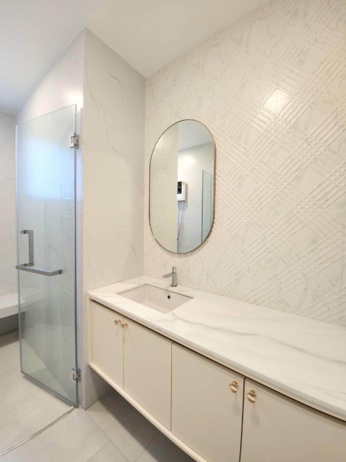 For RentHousePattanakan, Srinakarin : Nantawan Rama 9 - New Krungthepkreetha / 4 Bedrooms (FOR RENT) BZD111