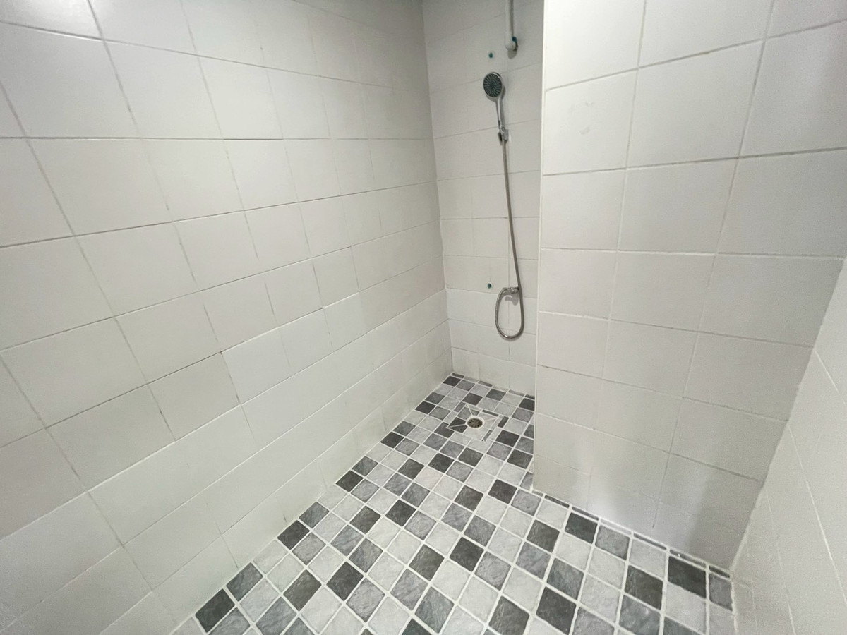 ขายคอนโดนวมินทร์ รามอินทรา : อมรพันธ์ คอนโด ตึก R4 2 นอน 2 น้ำ 70 ตารางเมตร ตกแต่งใหม่ พร้อมเฟอร์ครบ