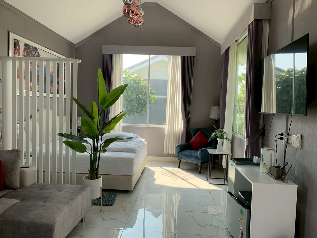 ขายบ้านปทุมธานี รังสิต ธรรมศาสตร์ : 92464 - ขายรีสอร์ทลดาวรรณ์ คอดเทจ ตกแต่งสไตส์ยุโรป คลองสาม ลำลูกกา มีบ้าน4 หลัง 5 ห้องนอน 5 ห้องน้ำ เนื้อที่ 333 ตรว สมราคา