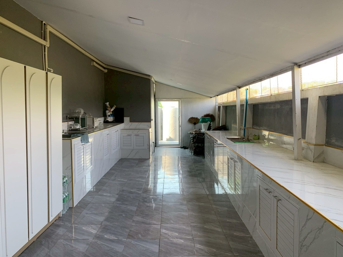 ขายบ้านปทุมธานี รังสิต ธรรมศาสตร์ : 92464 - ขายรีสอร์ทลดาวรรณ์ คอดเทจ ตกแต่งสไตส์ยุโรป คลองสาม ลำลูกกา มีบ้าน4 หลัง 5 ห้องนอน 5 ห้องน้ำ เนื้อที่ 333 ตรว สมราคา