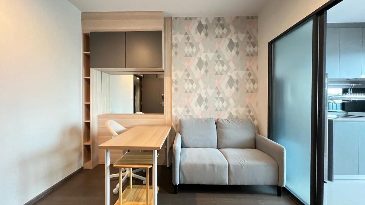 For RentCondoOnnut, Udomsuk : For rent, next to the BTS, 1 Bedroom, beautiful built-in room, high floor, Ideo S 93 Tel 095 878 5645