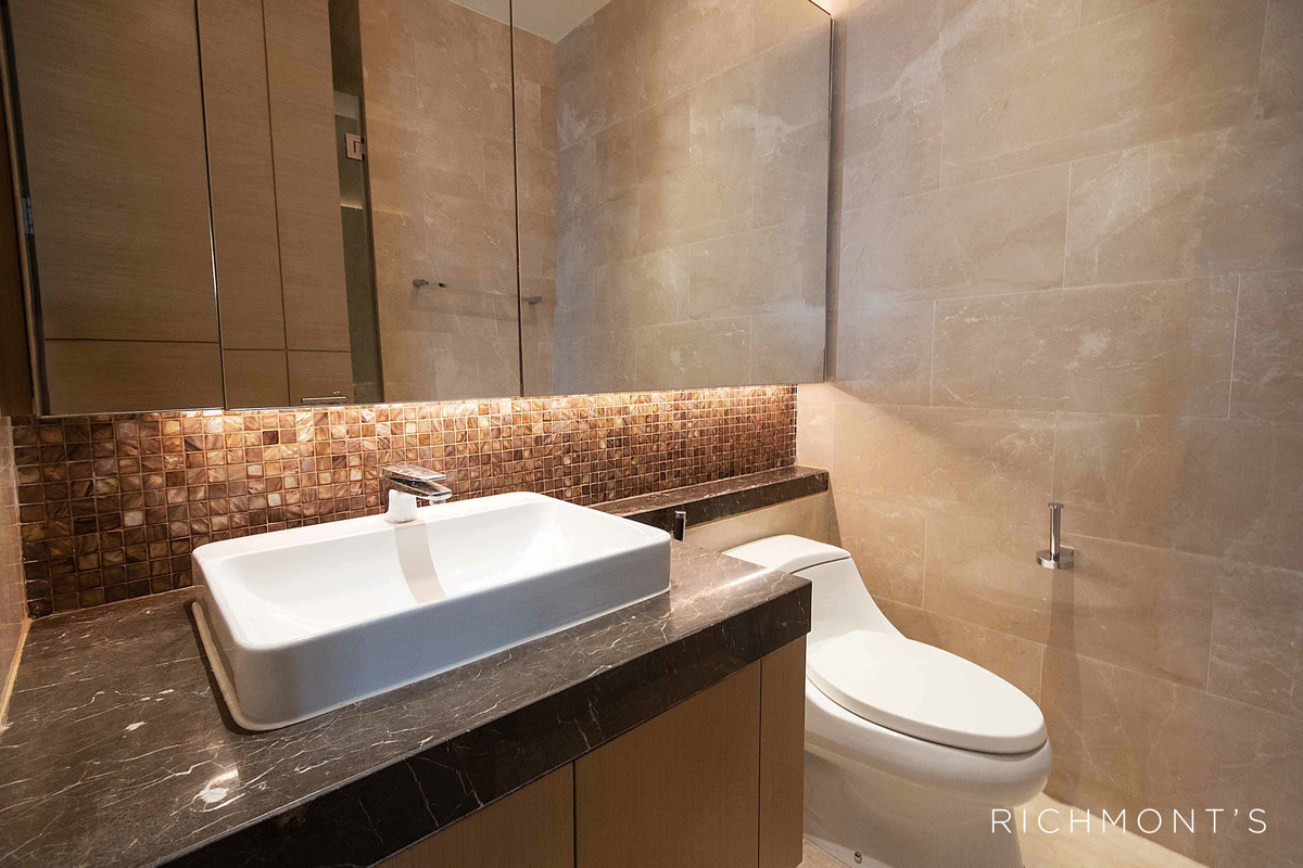 ขายคอนโดวิทยุ ชิดลม หลังสวน : 2 ห้องนอนวิวสวย ที่ Magnolias Ratchadamri Boulevard, Contact 062-496-6454