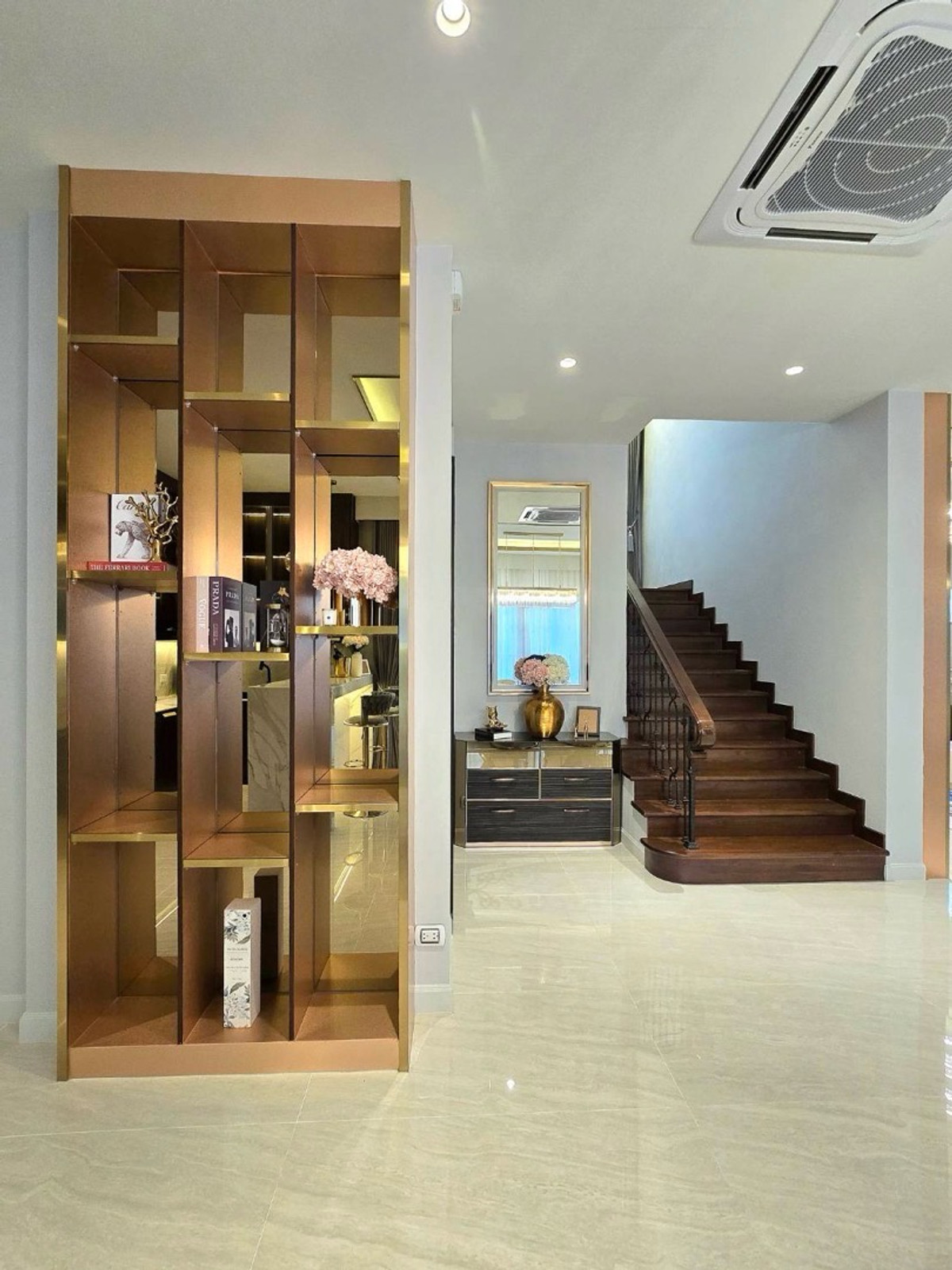 บ้านลาดกระบัง สุวรรณภูมิ : 🏰 เช่าหรือขาย คฤหาสน์หลังใหญ่ บ้านเดี่ยวสุดหรู ป้ายแดง📍 เพอร์เฟค มาสเตอร์พีช 4 สุขุมวิท 77