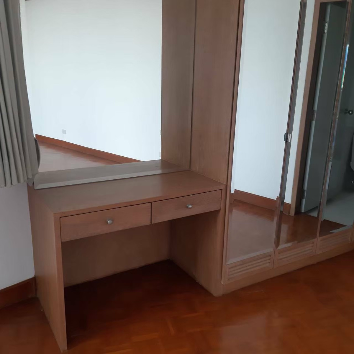 ขายคอนโดสาทร นราธิวาส : 2 ห้องนอน ที่ Baan Yen Akard Condominium, Contact 062-496-6454